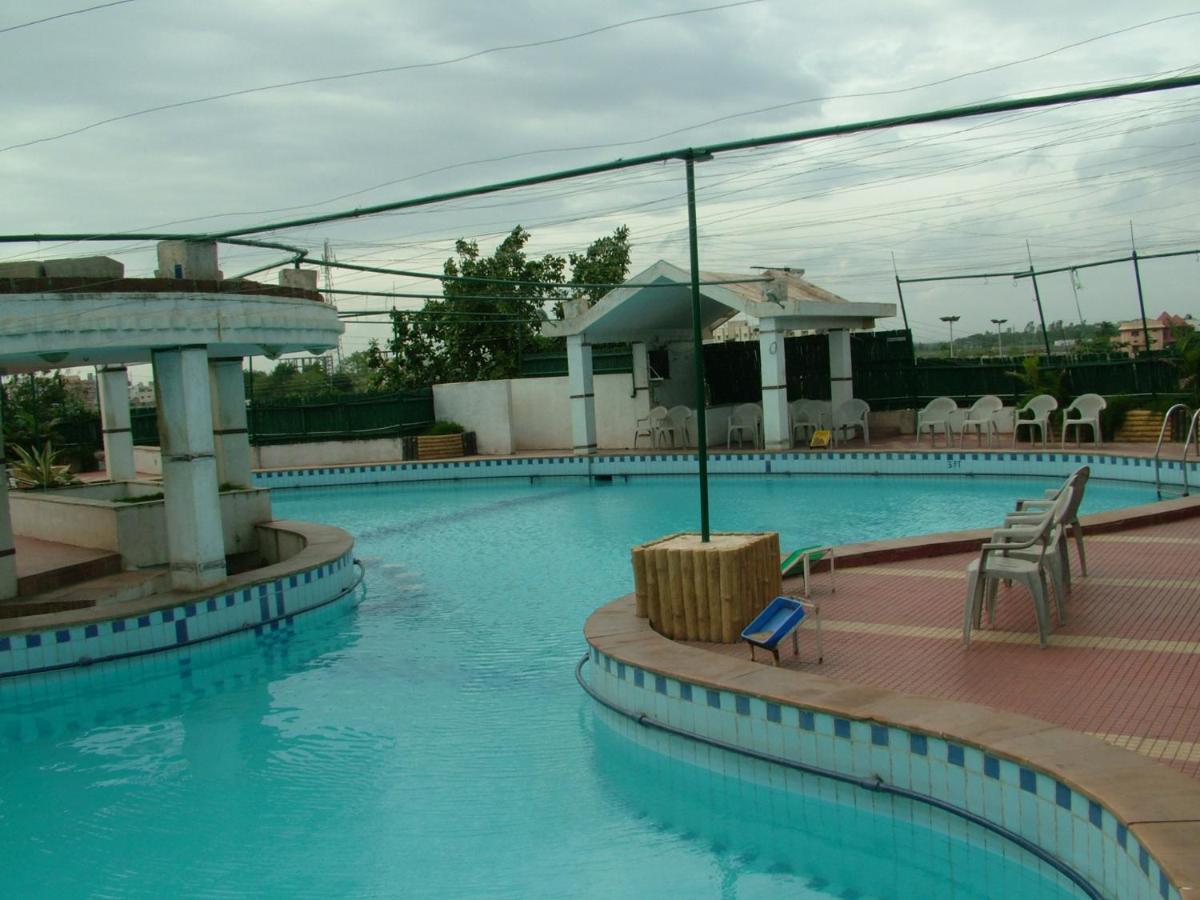 Vip'S Club Hotell Rāipur Eksteriør bilde