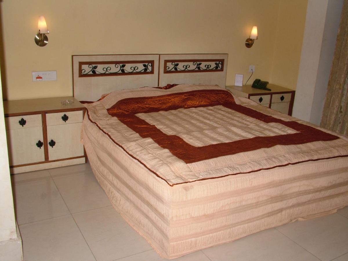 Vip'S Club Hotell Rāipur Eksteriør bilde